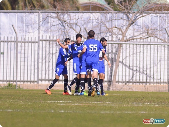 שחקני מגדל חוגגים (ארנון לוי)